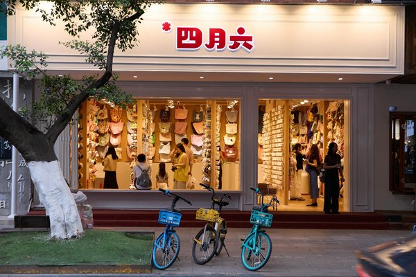 Les vêtements pour enfants de stars : qu'en penser ?