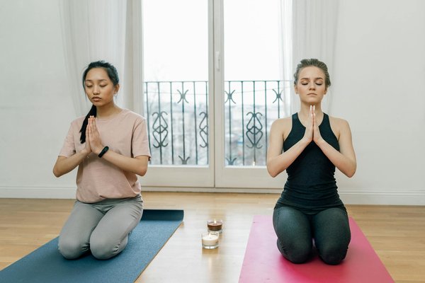Découvrez comment le yoga sublime votre beauté naturellement