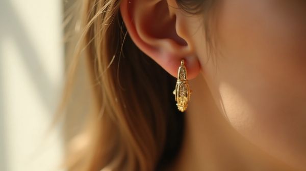Pourquoi choisir des boucles d’oreille plaqué or pour sublimer votre look